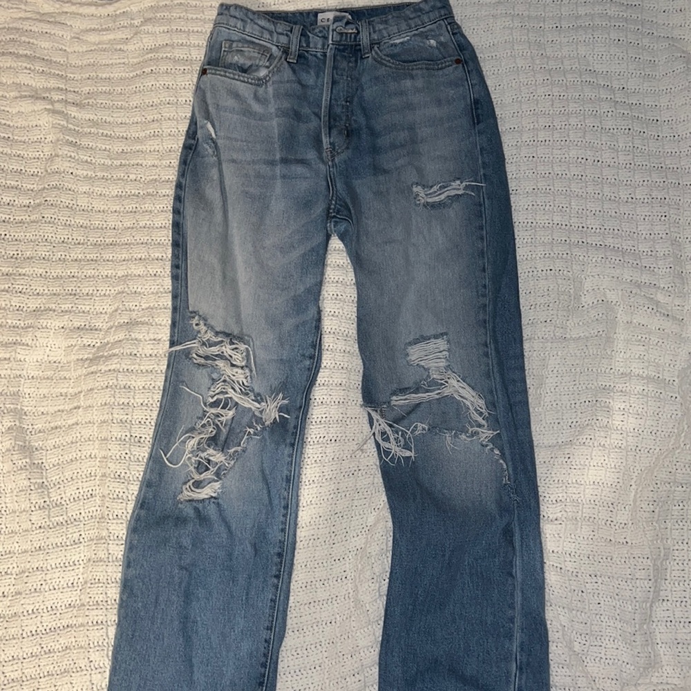 High waisted jean. Size three. In good condition!